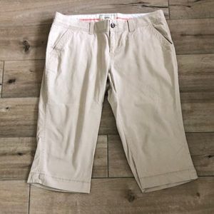 Old Navy khaki capris